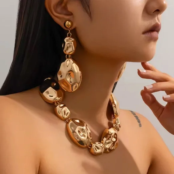 NEW! Zara Gold unique shape Statement Necklace and Earring Set NWT - Picture 2 of 8